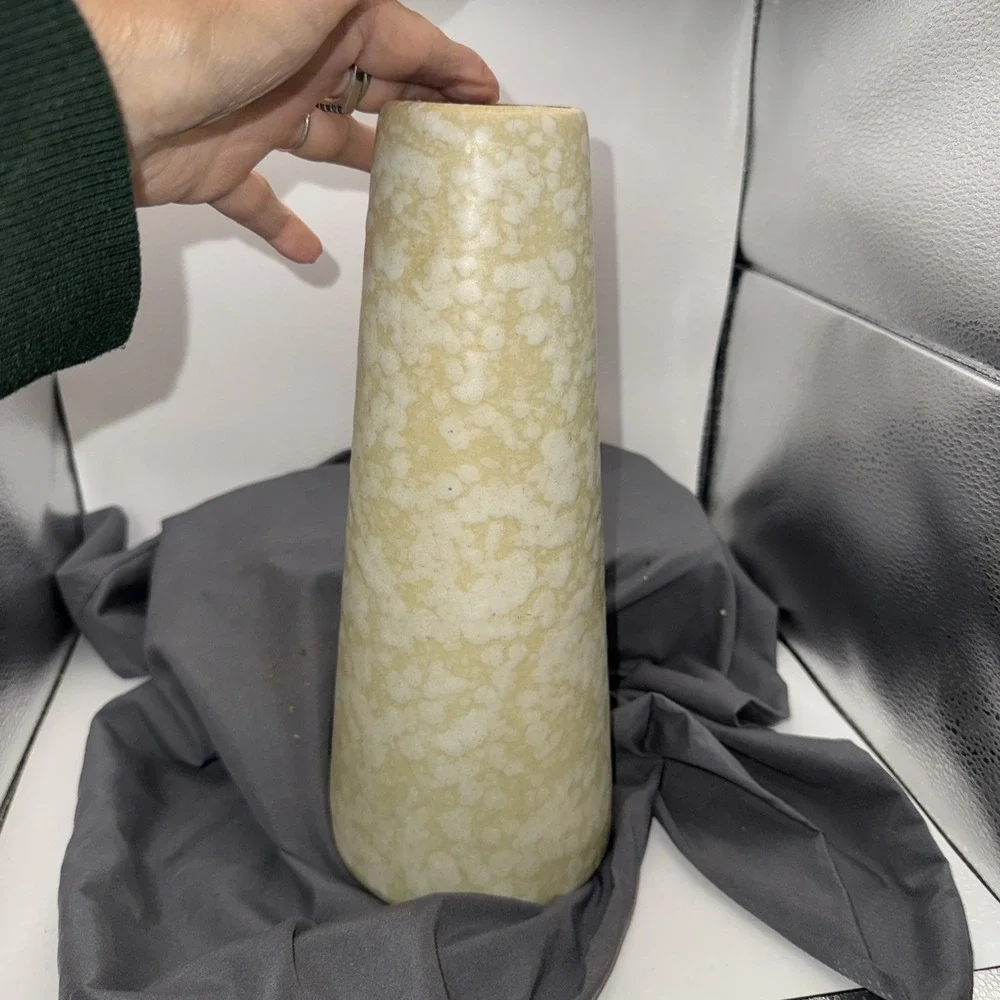 Vintage Scherurich 532-28, West Germany Vase, , Rare find, Beige Pre Owned